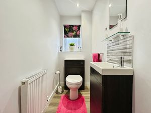 Guest WC- click for photo gallery